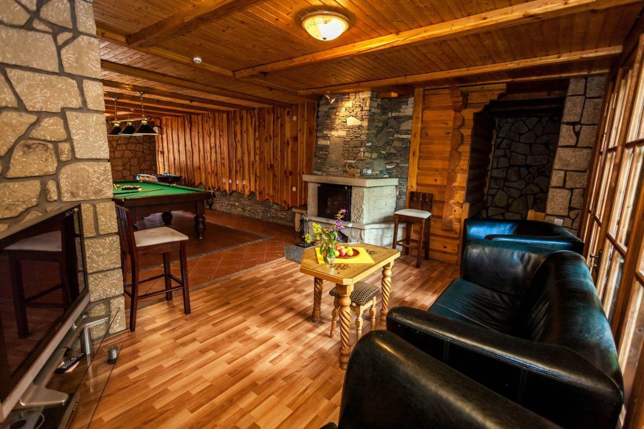 Hôtel Альпина à Yaremtche Extérieur photo