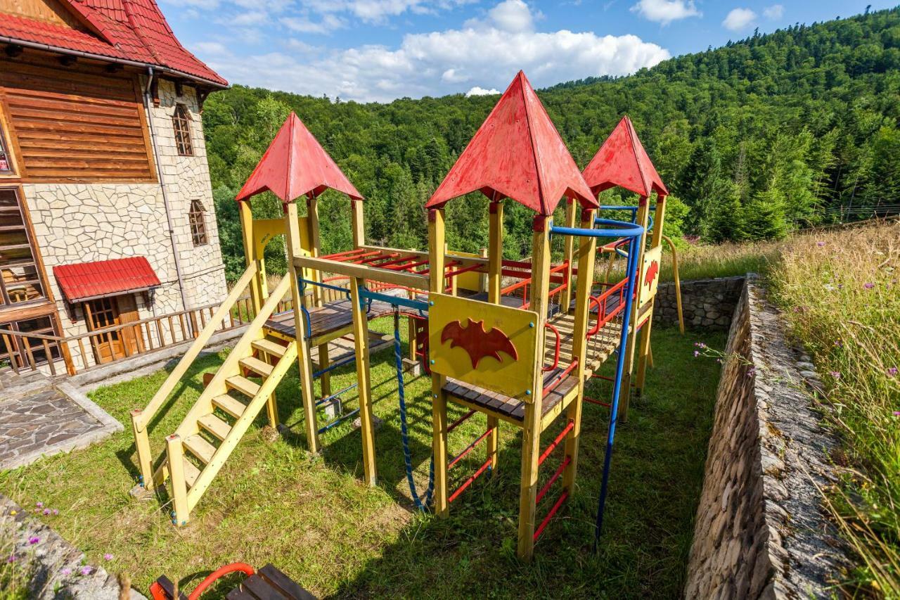 Hôtel Альпина à Yaremtche Extérieur photo