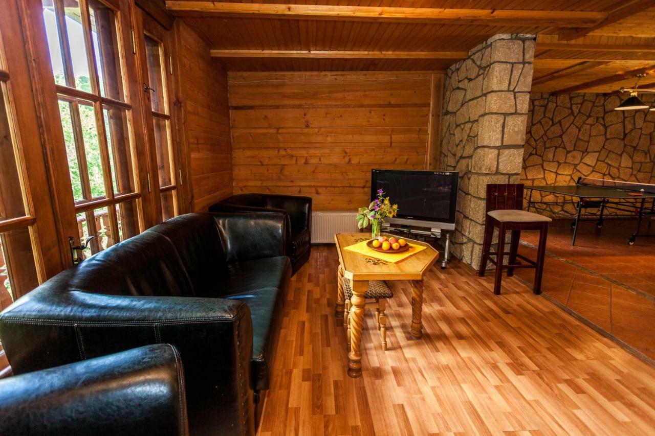 Hôtel Альпина à Yaremtche Extérieur photo