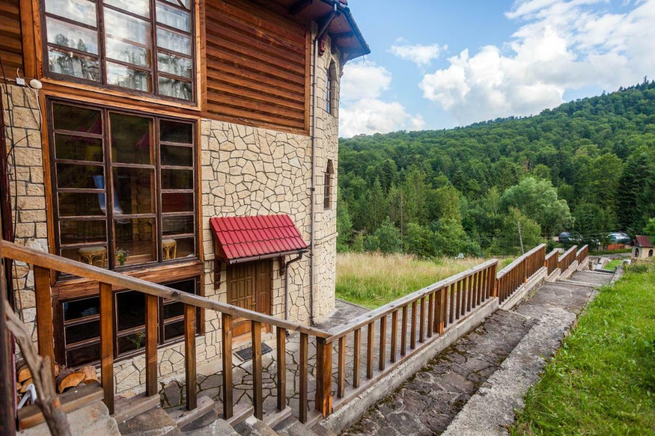 Hôtel Альпина à Yaremtche Extérieur photo