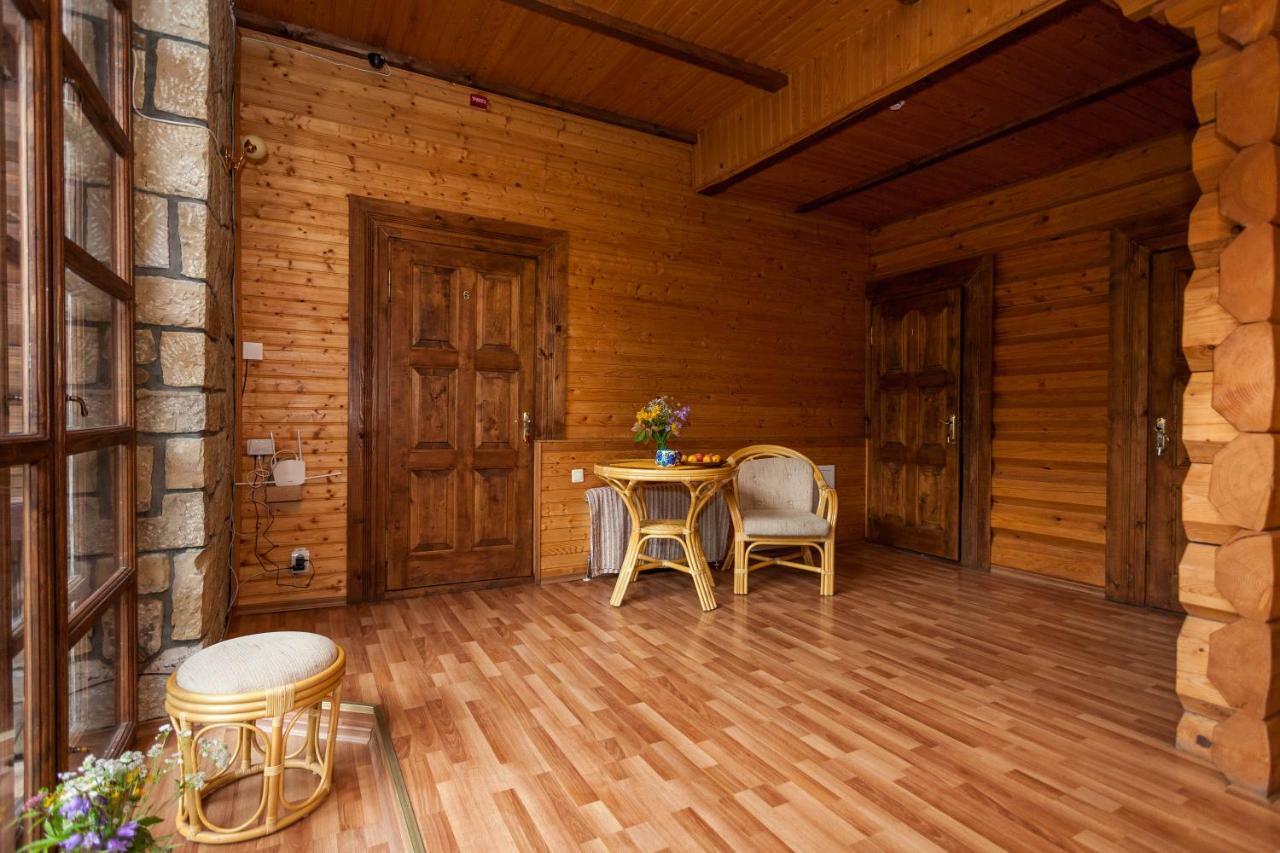 Hôtel Альпина à Yaremtche Extérieur photo