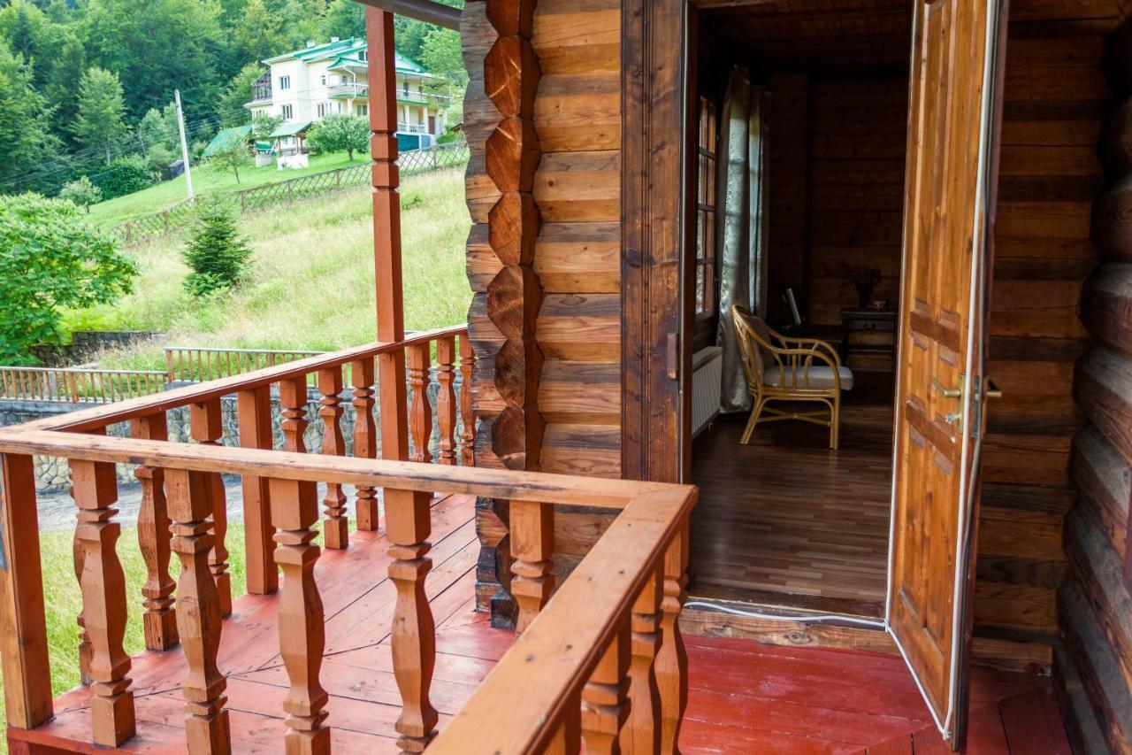 Hôtel Альпина à Yaremtche Extérieur photo