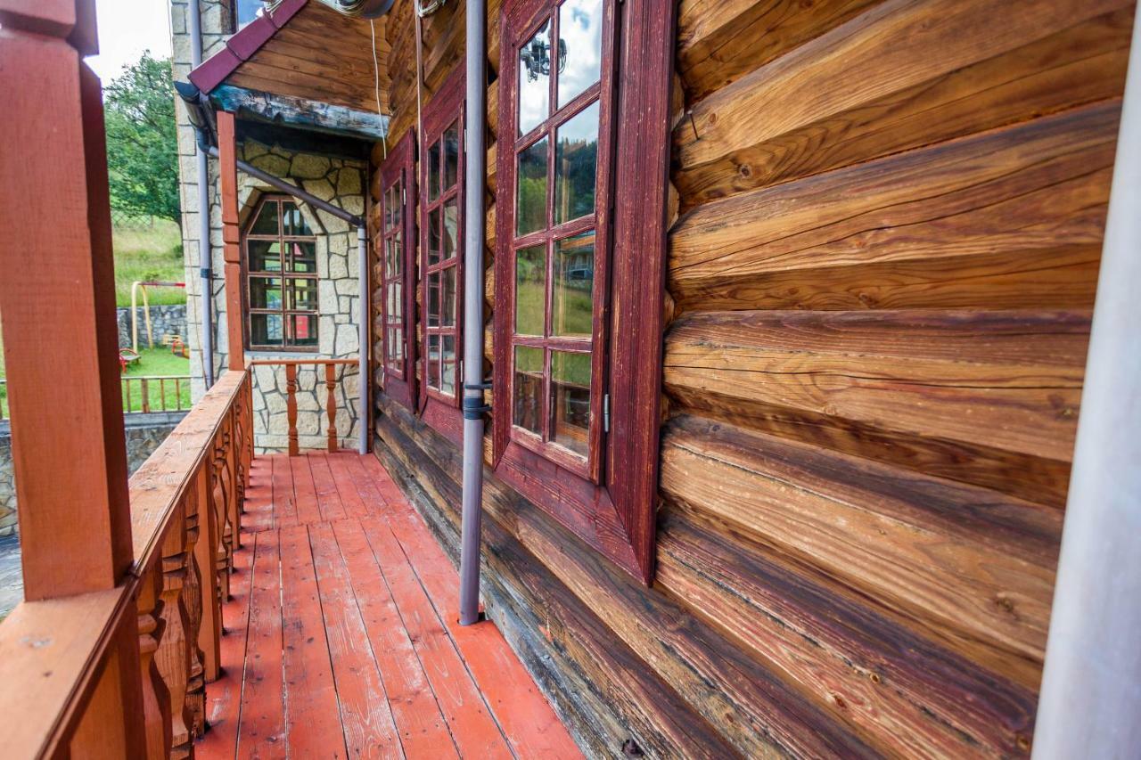Hôtel Альпина à Yaremtche Extérieur photo