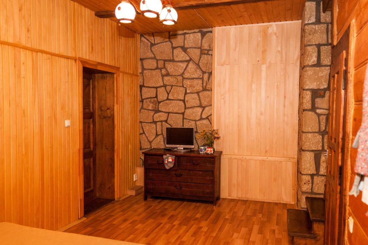 Hôtel Альпина à Yaremtche Extérieur photo