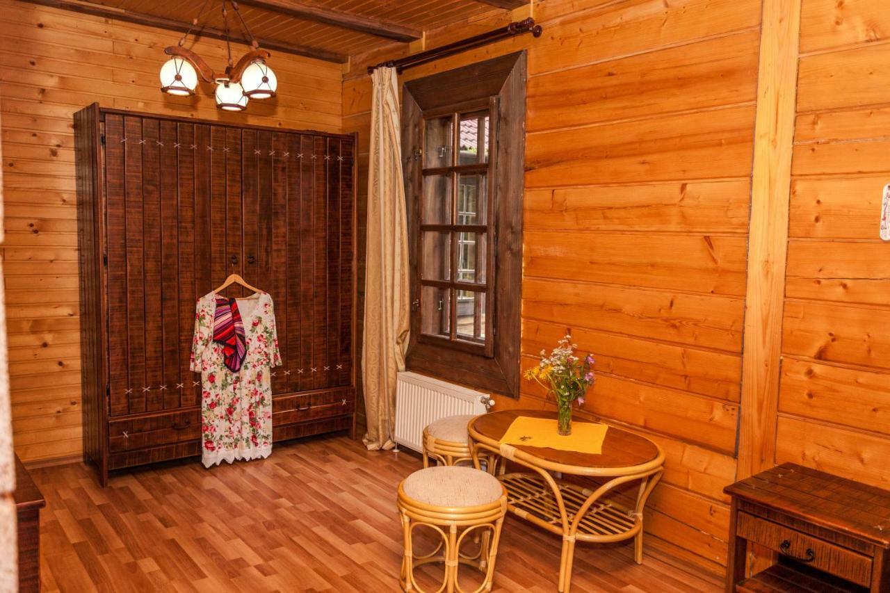 Hôtel Альпина à Yaremtche Extérieur photo