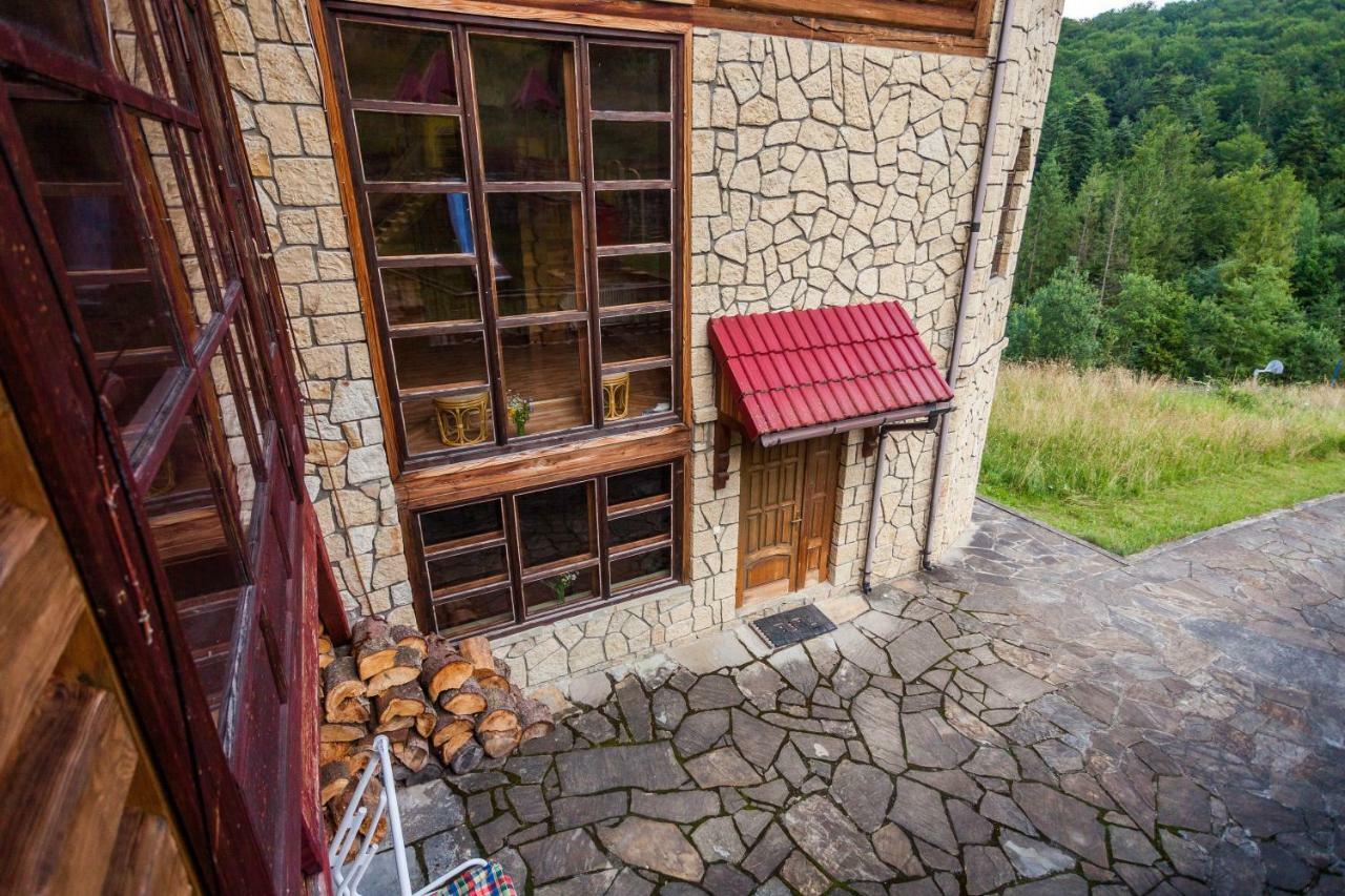 Hôtel Альпина à Yaremtche Extérieur photo