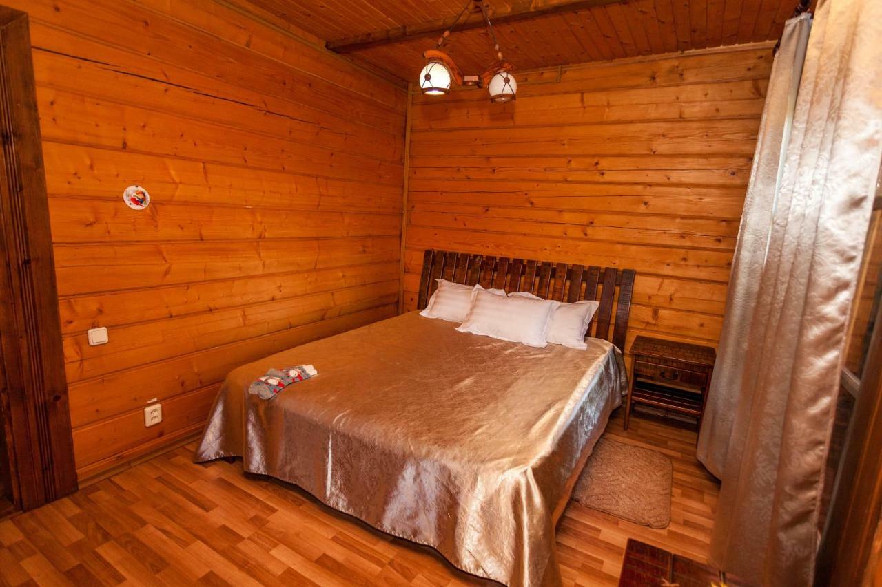 Hôtel Альпина à Yaremtche Extérieur photo
