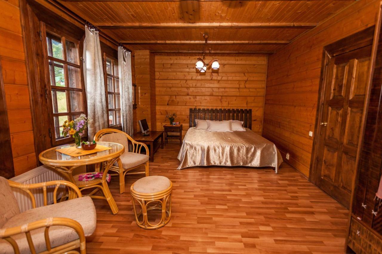 Hôtel Альпина à Yaremtche Extérieur photo