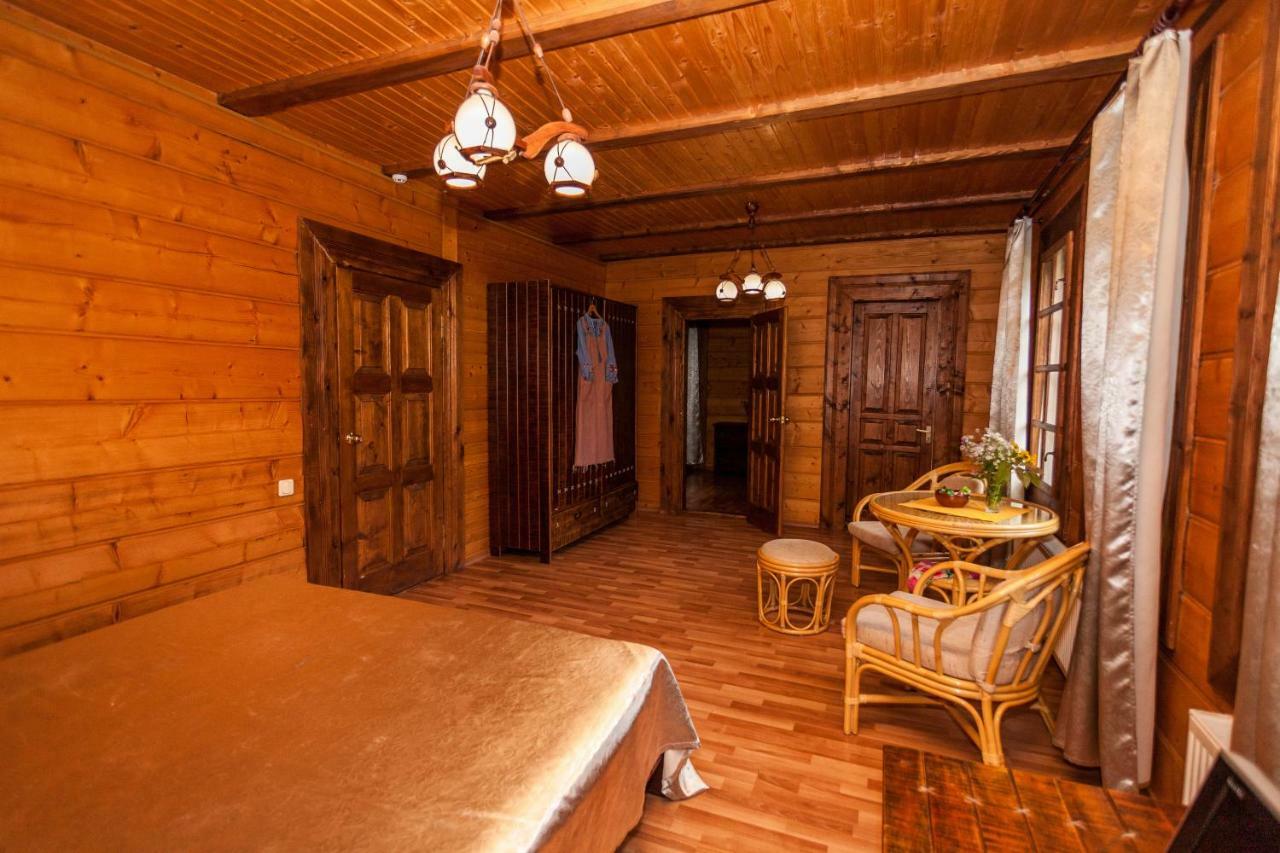 Hôtel Альпина à Yaremtche Extérieur photo